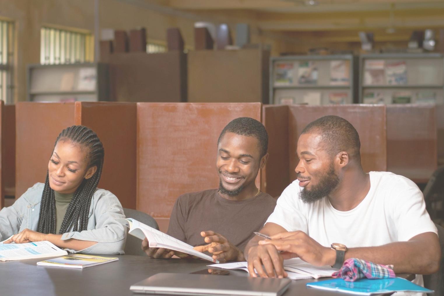 Groupe d'étudiants internationaux participant à une activité culturelle d'intégration
